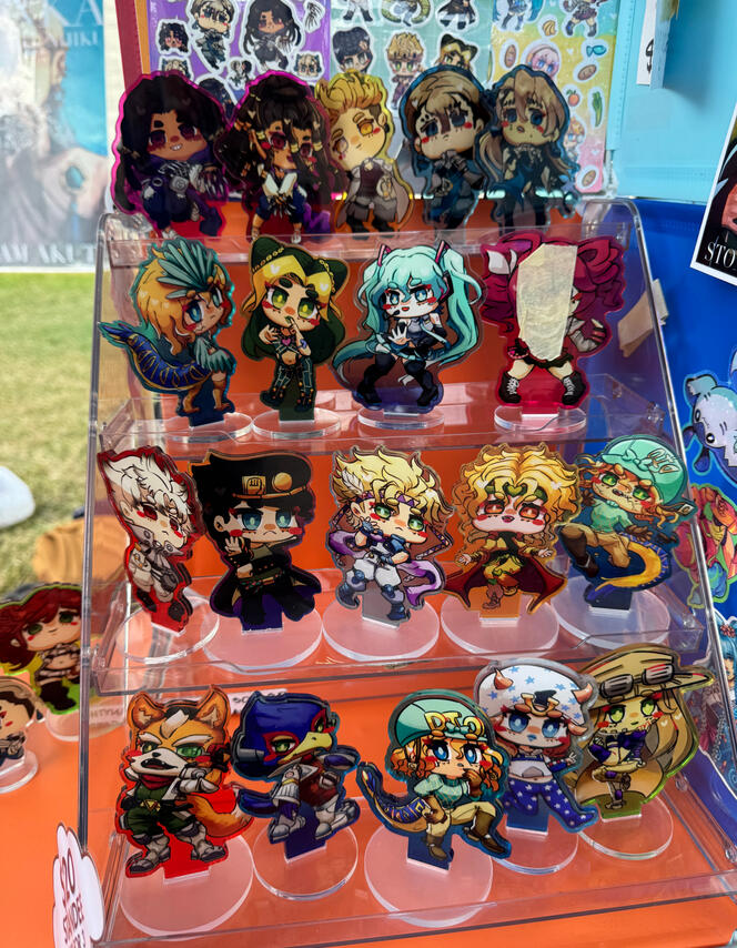Standees